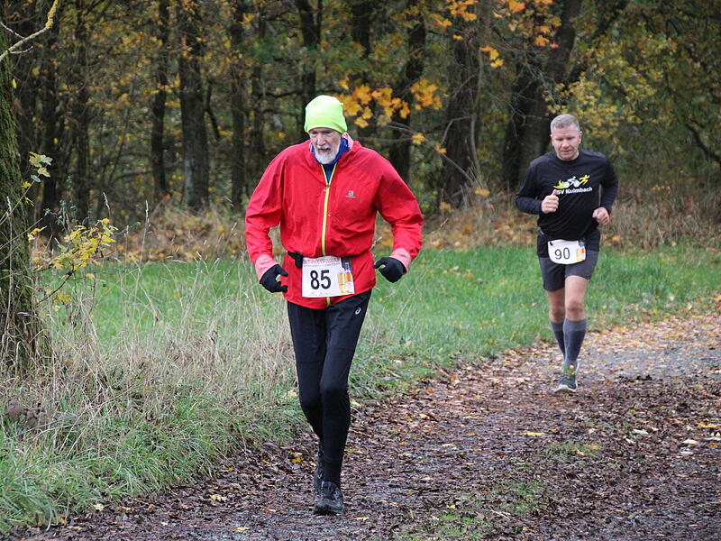 38. Frankenwaldlauf der LG LudwigschorgastTrotz nasskaltem Herbstwetter lie&szlig;en sich die Sportler den Spa&szlig;  beim 38. Frankenwaldlauf der LG Ludwigschorgast nicht vermiesen.