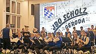 Das gesamte Orchester beim Jahreskonzert in der Wandelhalle.