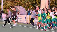 Die pure Erleichterung: Die Neudrossenfelder um Coach Andreas Baumer (links) und Siegtorschütze Marin Hrgota (rechts) jubeln nach dem Schlusspfiff. Peter Mularczyk Die pure Erleichterung: Die Neudrossenfelder um Coach Andreas Baumer (links) und Siegtorschütze Marin Hrgota (rechts) jubeln nach dem Schlusspfiff. Peter Mularczyk