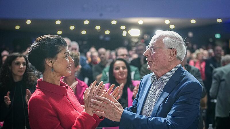 Zogen beim Gründungsparteitag fast die gesamte Aufmerksamkeit auf sich: Sahra Wagenknecht und ihr Mann Oskar Lafontaine.