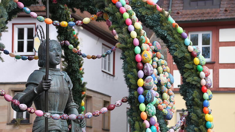Osterbrunnen in Erlangen-H&ouml;chstadt 2026Osterbrunnen in Erlangen-H&ouml;chstadt 2026