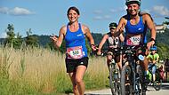 Bei der HUK-Coburg-Run-and-Bike-Night starten zwei Personen im Team und bewältigen eine Strecke durch wechselseitiges Laufen und Radfahren. Dabei können die beiden die Disziplinen Laufen und Radfahren während der Strecke so häufig austauschen, wie...
