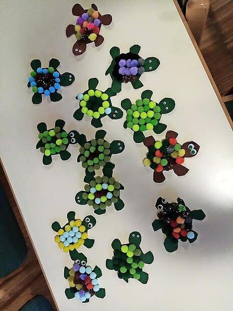 Diese Schildkröten haben Kinder beim Vorlesenachmittag in der Elfershäuser Bücherei gebastelt.