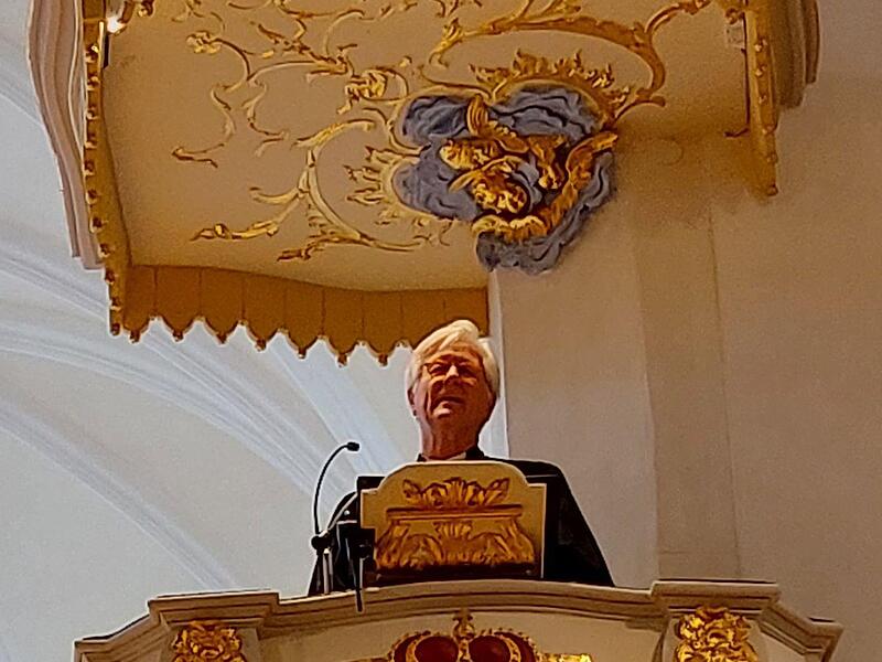 Generalprobe für den Rundfunkgottesdienst: Bereits am Montagnachmittag predigte Landesbischof Heinrich Bedford-Strohm für ein kleines Publikum und die Mikrofone, um sicherzustellen, dass am Abend alles glatt lief.