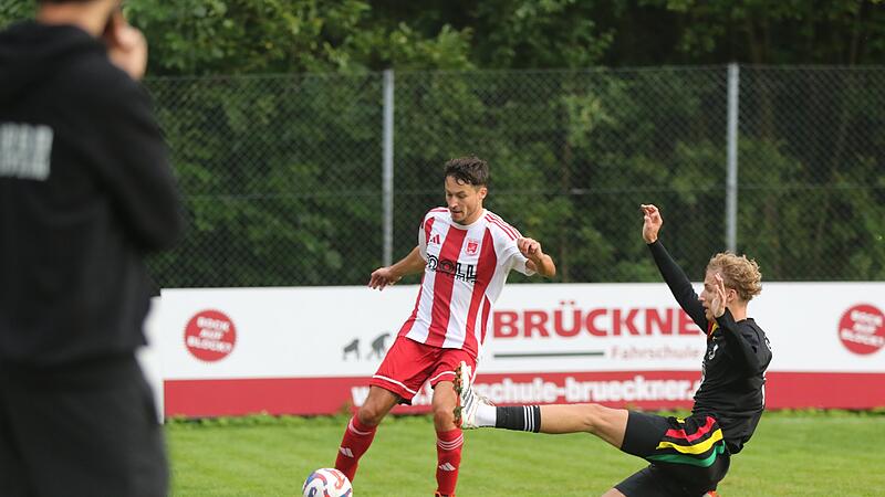 Der TSV Staffelstein um Dominik Kremer (l.) trifft am Samstag auf den TSV Pfarrweisach. Der TSV Staffelstein um Dominik Kremer (l.) trifft am Samstag auf den TSV Pfarrweisach.