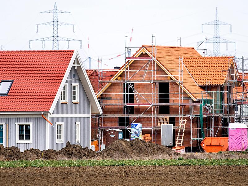 Die Zahl der Baugenehmigungen steigt. Aber sie tut es zu langsam. Es reicht nicht aus, um die Wohnungsnot effektiv und schnell zu bek&auml;mpfen.
