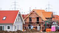 Die Zahl der Baugenehmigungen steigt. Aber sie tut es zu langsam. Es reicht nicht aus, um die Wohnungsnot effektiv und schnell zu bekämpfen. Die Zahl der Baugenehmigungen steigt. Aber sie tut es zu langsam. Es reicht nicht aus, um die Wohnungsnot effektiv und schnell zu bekämpfen.