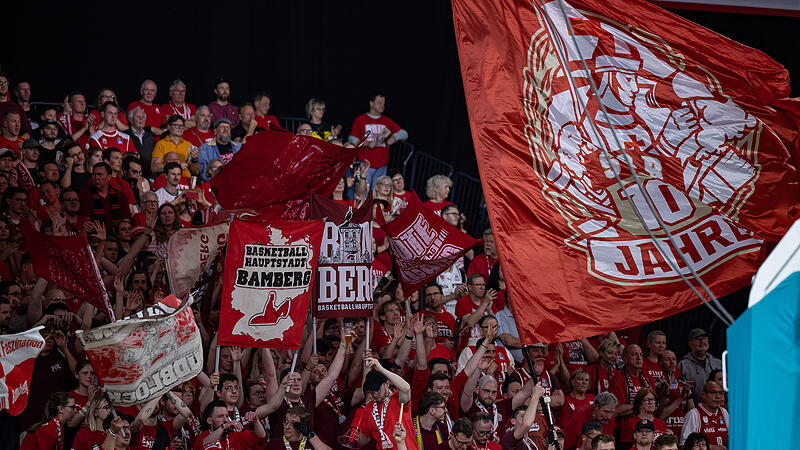 Volle Unterst&uuml;tzung im Bamberger Fanblock.