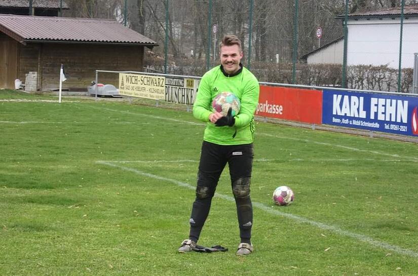 Erik Noah Wagner kümmert sich beim FC Teutonia Haßlach auch um Spielberichte und die Internetpräsenzen. Erik Noah Wagner kümmert sich beim FC Teutonia Haßlach auch um Spielberichte und die Internetpräsenzen.