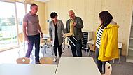 Die ersten Möbel im neuen Kindergarten Burkardroth sind angekommen. Bürgermeister Daniel Wehner (zweiter von rechts), seine Stellvertreterin Silvia Metz (zweite von links), die künftige Kindergartenleiterin Laura Metz (rechts) und Marco Beiersdörfer (links) von der technischen Bauabteilung nehmen die Einrichtung in Augenschein. Die ersten Möbel im neuen Kindergarten Burkardroth sind angekommen. Bürgermeister Daniel Wehner (zweiter von rechts), seine Stellvertreterin Silvia Metz (zweite von links), die künftige Kindergartenleiterin Laura Metz (rechts) und Marco Beiersdörfer (links) von der technischen Bauabteilung nehmen die Einrichtung in Augenschein.
