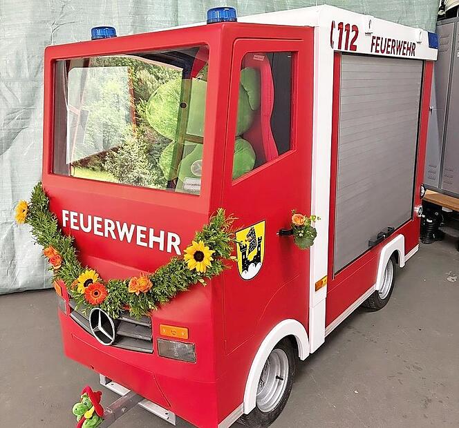 Das Kinderfeuerwehrauto wurde eingeweiht. Das Kinderfeuerwehrauto wurde eingeweiht.