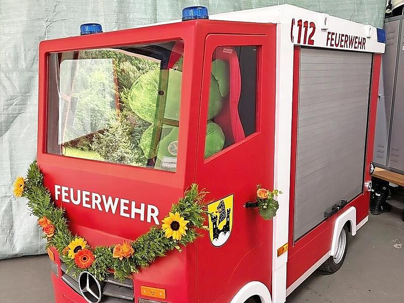 Das Kinderfeuerwehrauto wurde eingeweiht.