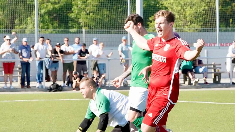 Nils Schlosser vom TSV Staffelstein freut sich im Kreispokalfinale gegen den TSV Neukenroth über seinen Treffer zum 4:1. Durch einen Sieg gegen Stockheim haben sie die Klasse gehalten. Nils Schlosser vom TSV Staffelstein freut sich im Kreispokalfinale gegen den TSV Neukenroth über seinen Treffer zum 4:1. Durch einen Sieg gegen Stockheim haben sie die Klasse gehalten.
