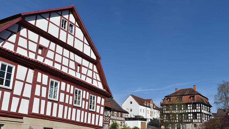 Ein Blick auf den Ortskern von Marktzeuln, dem sich k&uuml;nftig das neue Umfeld des &bdquo;Markt 28&ldquo; anschlie&szlig;en wird.