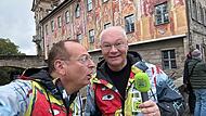 Das fränkisch-fröhliche Reporter-Duo von "Doldi-DV", bestehend aus Theo Dolores Hanfgruber (Volker Heißmann, l.) und Stefan Strohstern (Martin Rassau, r.) in Bamberg.