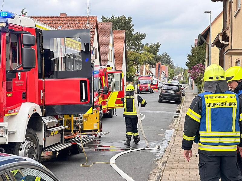 Die Feuerwehr konnte einen Mann nur noch tot bergen.