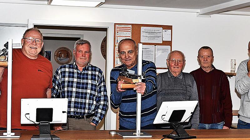 Blick in die Schie&szlig;st&auml;tte, wo eine lebhafte Beteiligung herrschte.