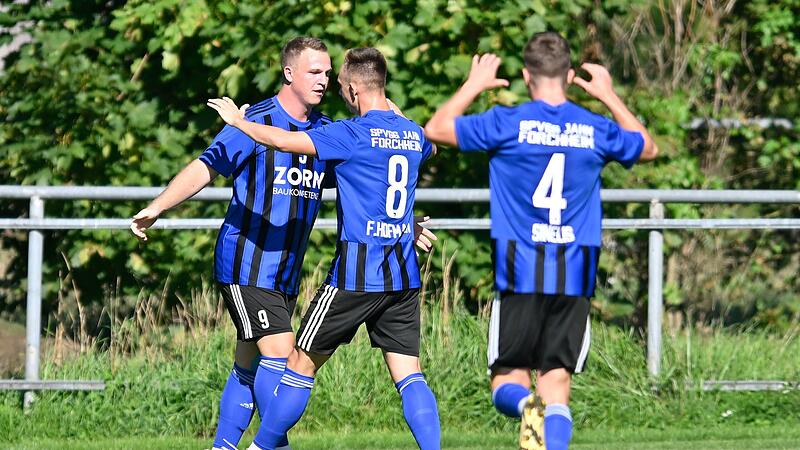 Patrick Hoffmann, hier gegen Weißenburg, bejubelte auch am Wochenende einen eignen Treffer. Sein Tor zum 3:0 für den Jahn markierte den Pausenstand. Patrick Hoffmann, hier gegen Weißenburg, bejubelte auch am Wochenende einen eignen Treffer. Sein Tor zum 3:0 für den Jahn markierte den Pausenstand.