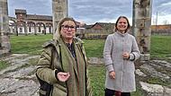 Sind begeistert vom Bamberger Lokschuppen: Die grünen Landtagsabgeordneten Sabine Weigand (links) und Ursula Sowa.