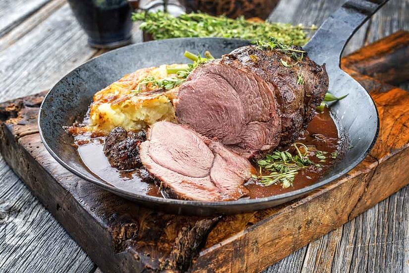 Wildschweinrücken mit Kräuterkruste