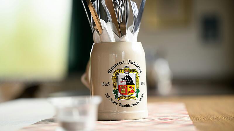 Selbstgebrautes Bier und mehr? Eine kleine Auswahl an Lokalitäten, wo man in Unterfranken bei Privatbrauereien mit Wirtschaft gut sitzen und was essen kann. Selbstgebrautes Bier und mehr? Eine kleine Auswahl an Lokalitäten, wo man in Unterfranken bei Privatbrauereien mit Wirtschaft gut sitzen und was essen kann.