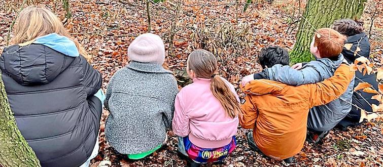 Das Resilienztraining schafft einen Raum, in dem Kinder Selbstvertrauen aufbauen und neue Wege im Umgang mit schwierigen Gefühlen entdecken können. Vera Erb Das Resilienztraining schafft einen Raum, in dem Kinder Selbstvertrauen aufbauen und neue Wege im Umgang mit schwierigen Gefühlen entdecken können. Vera Erb