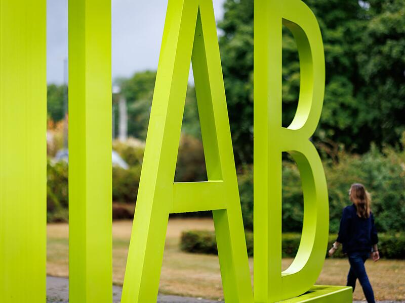 IAB - Institut für Arbeitsmarkt- und Berufsforschung IAB - Institut für Arbeitsmarkt- und Berufsforschung