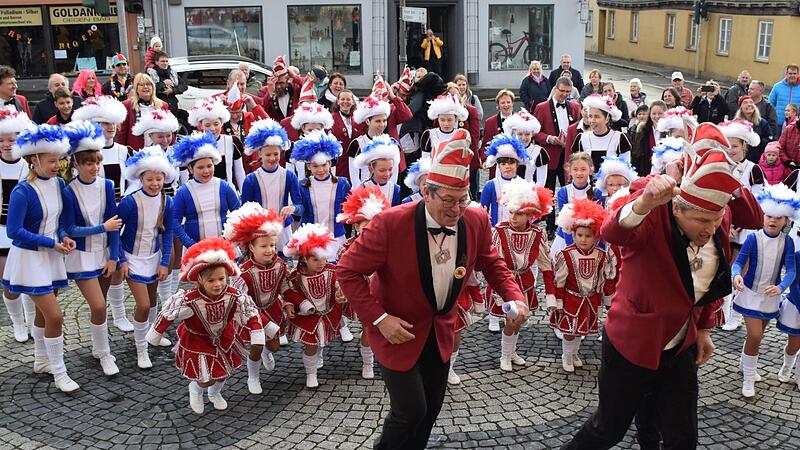 Der Sturm auf das Rathaus in Bad Staffelstein beginnt.
