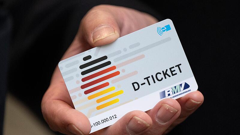 Bund, Länder und Kommunen diskutieren über die künftige Finanzierung des Deutschlandtickets. Bund, Länder und Kommunen diskutieren über die künftige Finanzierung des Deutschlandtickets.