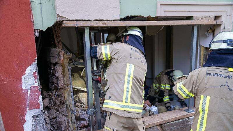 Auto kracht in Hauswand Auto kracht in Hauswand