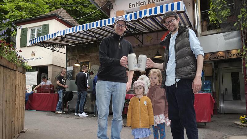 Entla&acute;s Keller-Festwirte Xaver und Vincenz Schiller aus Erlangen haben mit Anouk und Greta die Bezahlbarkeit des Volksfestes f&uuml;r Familien besonders im Blick.