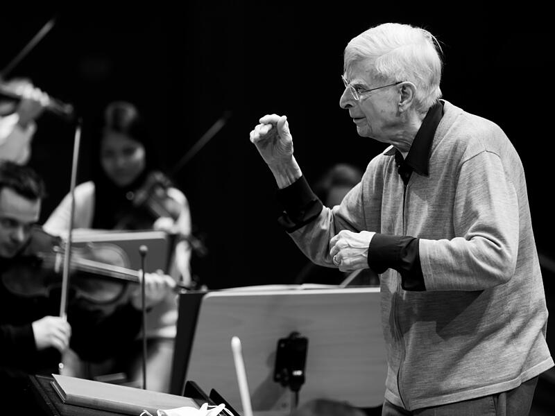 Herbert Blomstedt aus Schweden  ist Ehrendirigent der Bamberger Symphoniker.