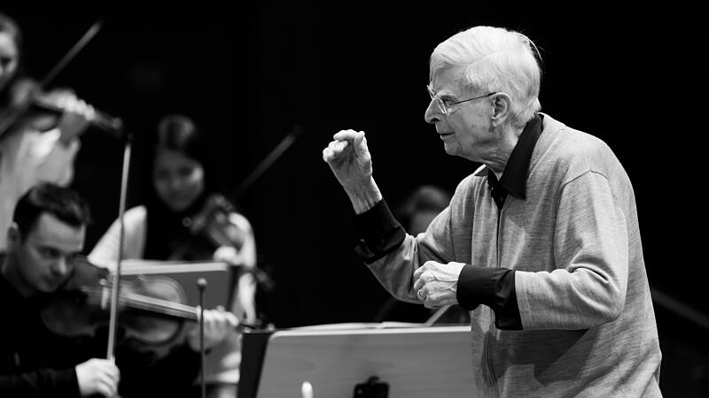 Herbert Blomstedt aus Schweden  ist Ehrendirigent der Bamberger Symphoniker.
