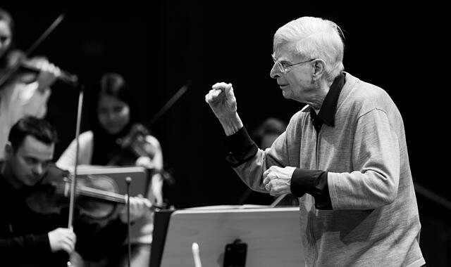 Herbert Blomstedt aus Schweden ist Ehrendirigent der Bamberger Symphoniker. Herbert Blomstedt aus Schweden ist Ehrendirigent der Bamberger Symphoniker.