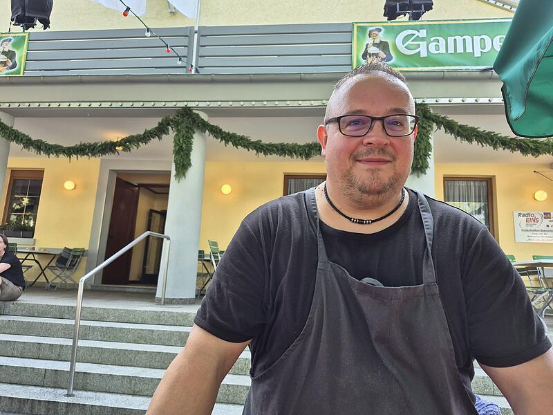 Tobias Holland hat f&uuml;r die Zeit des Freischie&szlig;ens die Sch&uuml;tzenhausk&uuml;che &uuml;bernommen.