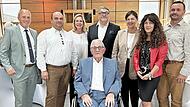 Thomas Löffler, Bürgermeister Steinbach am Wald, Volker Hertwig, 1. Beigeordneter Landgemeinde Großbreitenbach, Schwiegertochter Angela Wiegand, Jubilar Joachim Wiegand, Sohn Nikolaus Wiegand, Angela Hofmann, Bürgermeisterin Stadt Kronach, Petra E...