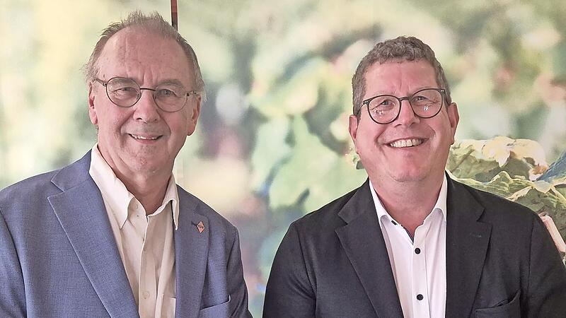Ulrich Kutz dankte dem Europa-Abgeordneten Stefan K&ouml;hler f&uuml;r die interessanten Informationen beim Stadtgespr&auml;ch.
