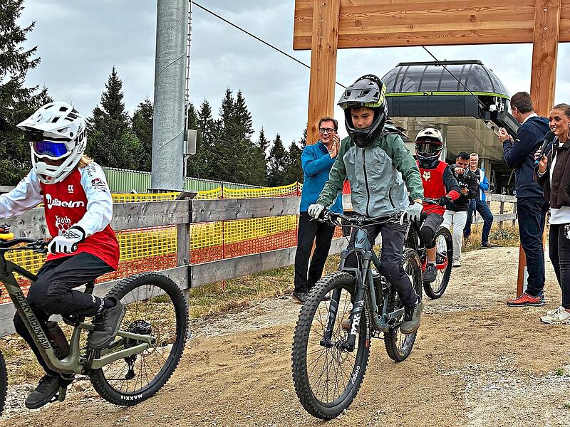 Die ersten Mountainbiker testen die neuen Trails am Ochsenkopf. Landratsamt Bayreuth