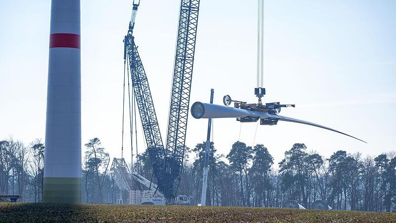 V&ouml;llig schwerelos sind die Windradteile nun wirklich nicht.