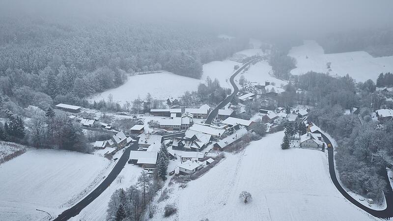 Blick über Tremersdorf in Richtung Neukirchen am Mittwochnachmittag: Hier liegt Schnee.