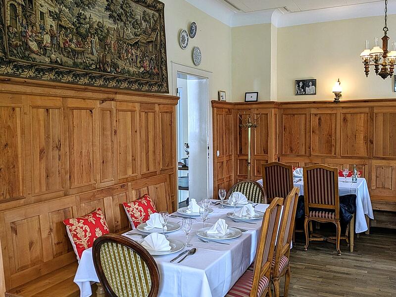 Blick in den Speisesaal (max. 40 G&auml;ste) des indischen Restaurants &bdquo;Royal Curry&ldquo;