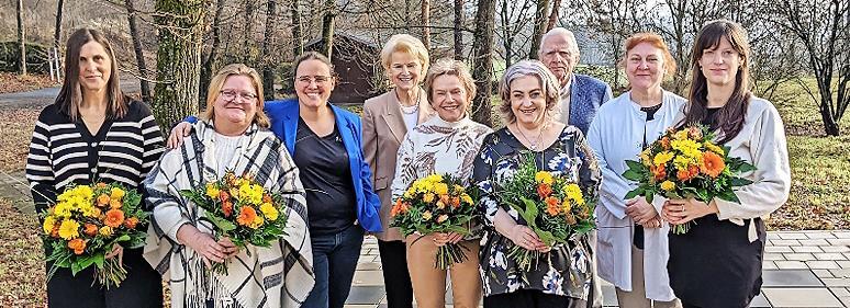 Auf dem Foto von links: Anna Pesce, Patricia Trompeter, Dorothea Deeg, Jadwiga Deeg, Ingrid Halbig, Inge Kleinhenz, Prof. Dr. Deeg, Dr. Susanne Brunner, Jana Renninger. Auf dem Foto von links: Anna Pesce, Patricia Trompeter, Dorothea Deeg, Jadwiga Deeg, Ingrid Halbig, Inge Kleinhenz, Prof. Dr. Deeg, Dr. Susanne Brunner, Jana Renninger.