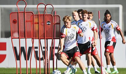 Finn Jeltsch ist einer von vielen Neuen in der Nationalmannschaft. Er könnte am Donnerstag zu seinem Länderspiel-Debüt kommen. Finn Jeltsch ist einer von vielen Neuen in der Nationalmannschaft. Er könnte am Donnerstag zu seinem Länderspiel-Debüt kommen.
