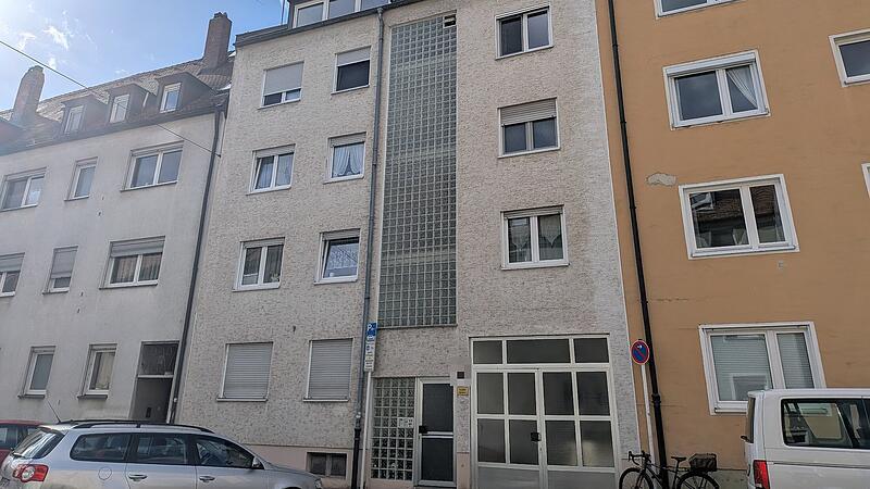 In diesem Haus in der Gönnerstraße wird eine Wohnung zwangsversteigert. In diesem Haus in der Gönnerstraße wird eine Wohnung zwangsversteigert.