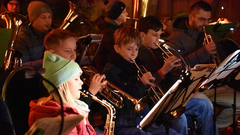 Eindrücke des Weihnachtskonzerts des Posaunenchors Veitlahm im Schloss Wernstein