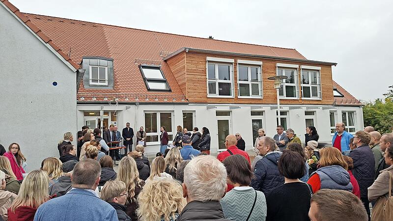 Viele G&auml;ste waren zur Einweihung der integrativen Kindertagesst&auml;tte in in Oberlangenstadt gekommen.