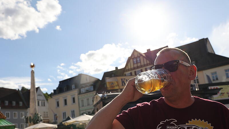 Probe-Trinken f&uuml;r die ber&uuml;hmte Bierwoche? Nein, echte Kulmbacher k&ouml;nnen immer feiern.