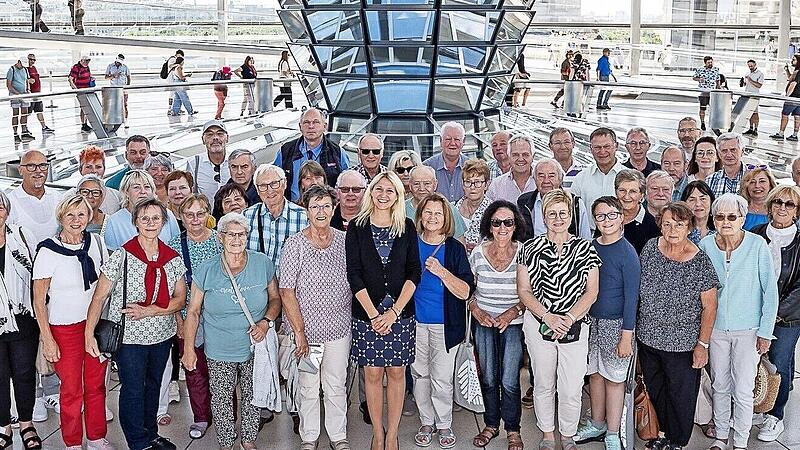 Die Besuchergruppe aus Oberfranken im Reichstag.