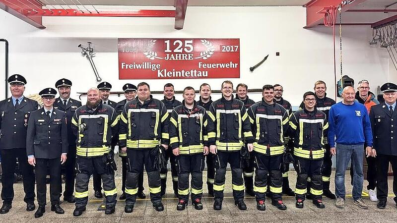 Bei der Freiwilligen Feuerwehr Kleintettau haben elf Kameraden das Leistungsabzeichen Wasser abgelegt.