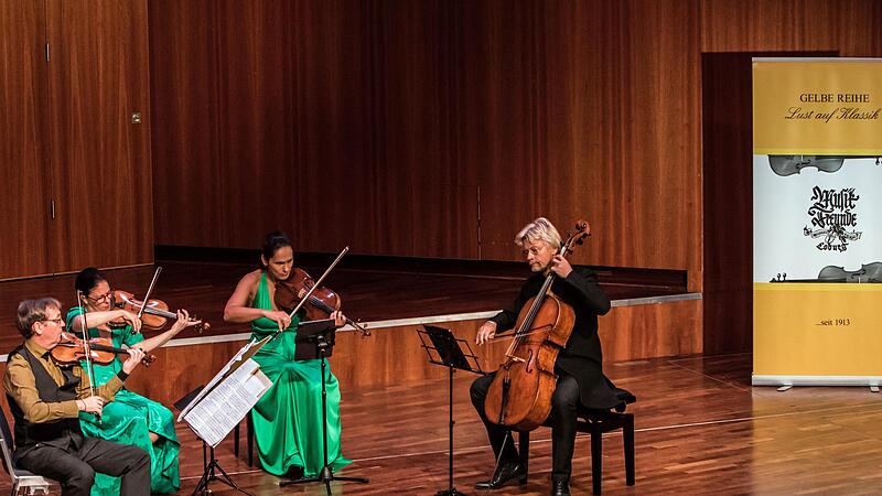 Das Minguet Quartett er&ouml;ffnete die neue Konzertsaison der Musikfreunde im Kongresshaus (von links): Ulrich Isfort, Annette Reisinger, Aida-Carmen Soanea und Matthias Diener.